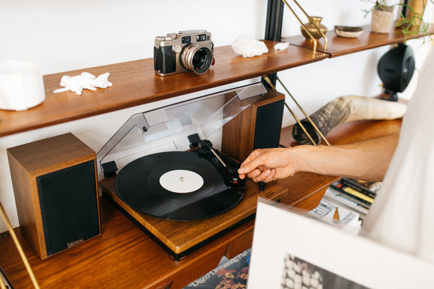 LENCO LS-100MP- Record Player with 2 external speakers