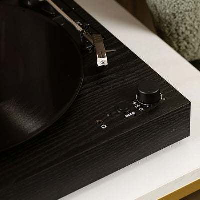 LENCO LS-15BK – Turntable with Bluetooth®, Two Built-In Speakers, and AT3600L Cartridge – Black