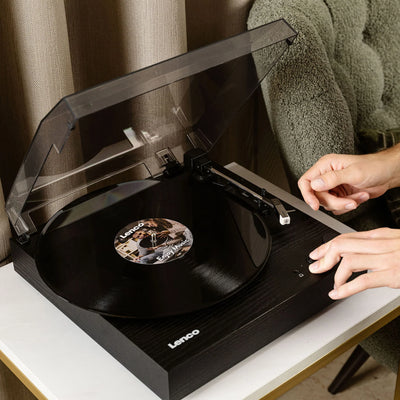 LENCO LS-15BK – Turntable with Bluetooth®, Two Built-In Speakers, and AT3600L Cartridge – Black