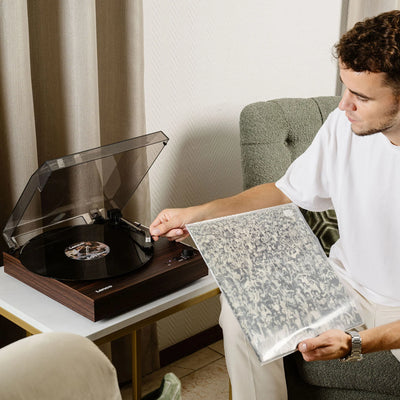 LENCO LS-15WD – Turntable with Bluetooth®, Two Built-In Speakers, and AT3600L Cartridge – Wood Finish
