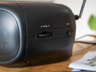 LENCO SCD-860BK - Przenośne radio DAB+/FM z Bluetooth®, odtwarzaczem CD i dużym kolorowym wyświetlaczem LCD - Czarny