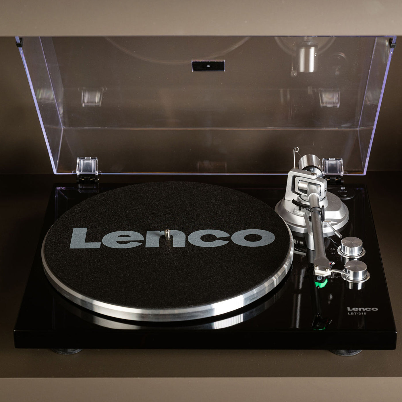 LENCO LBT-215BK - Record player with Bluetooth® and a metal platter, tonearm, and counterweight - Exclusive Piano Black finish