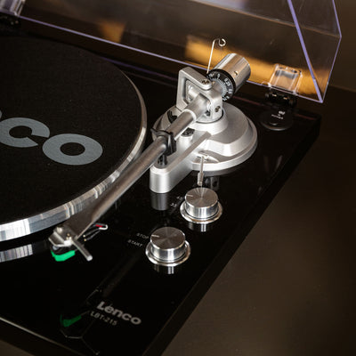 LENCO LBT-215BK - Record player with Bluetooth® and a metal platter, tonearm, and counterweight - Exclusive Piano Black finish