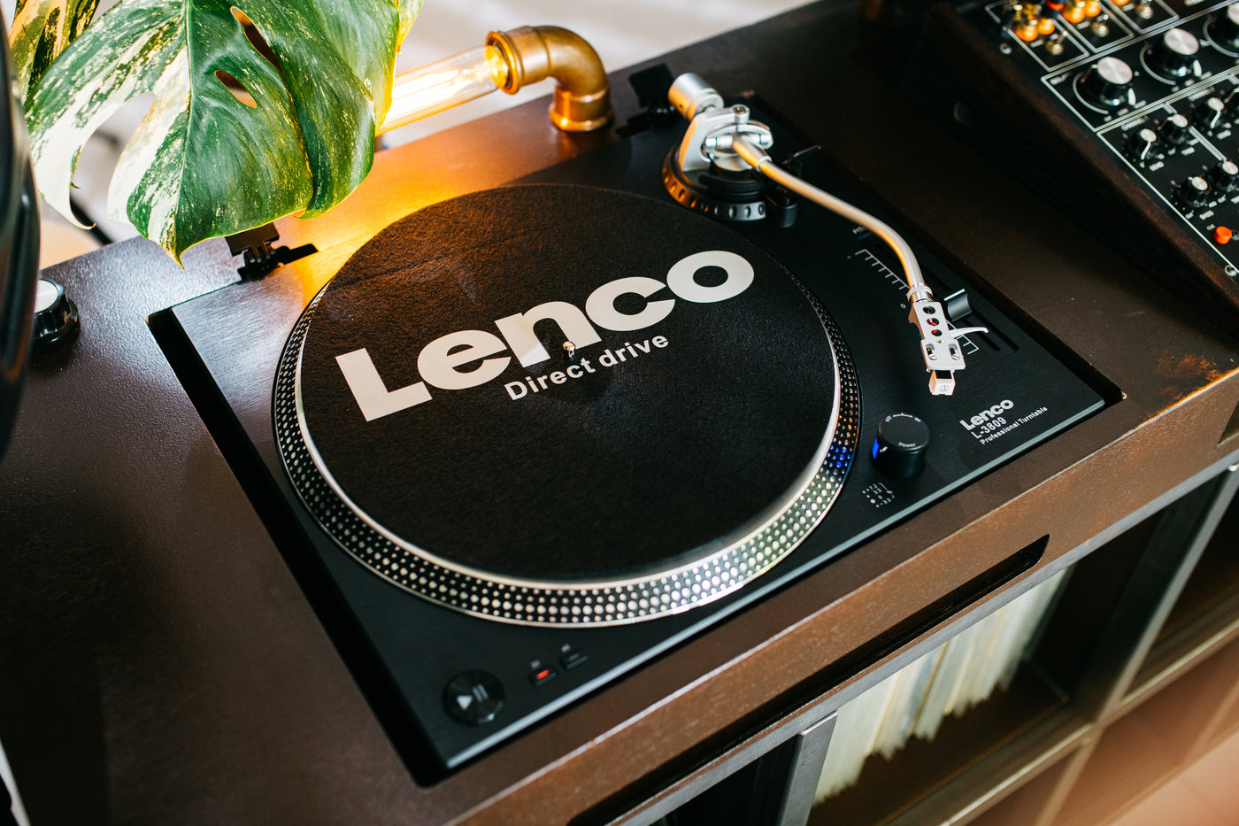LENCO L-3809BK - Gramofon z napędem bezpośrednim i kodowaniem USB/PC - Czarny