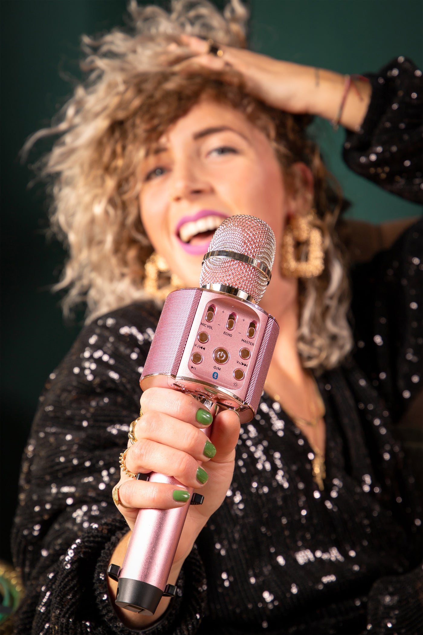 LENCO BMC-090PK - Bluetooth® Karaoke microphone with speaker & lighting - Pink