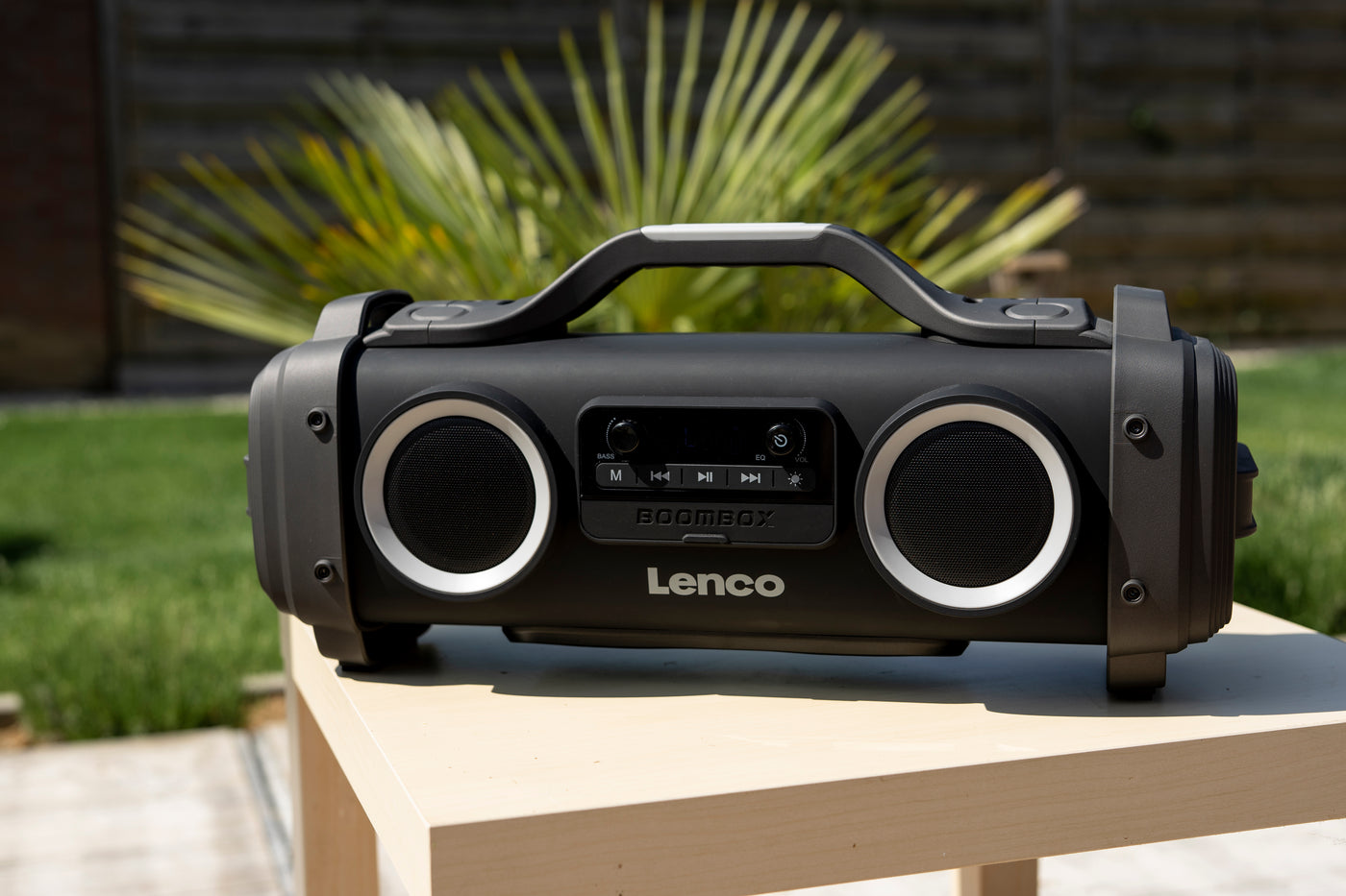 LENCO SPR-200BK - Odporny na zachlapania głośnik Bluetooth® z radiem FM USB i micro SD z efektami świetlnymi - Czarny