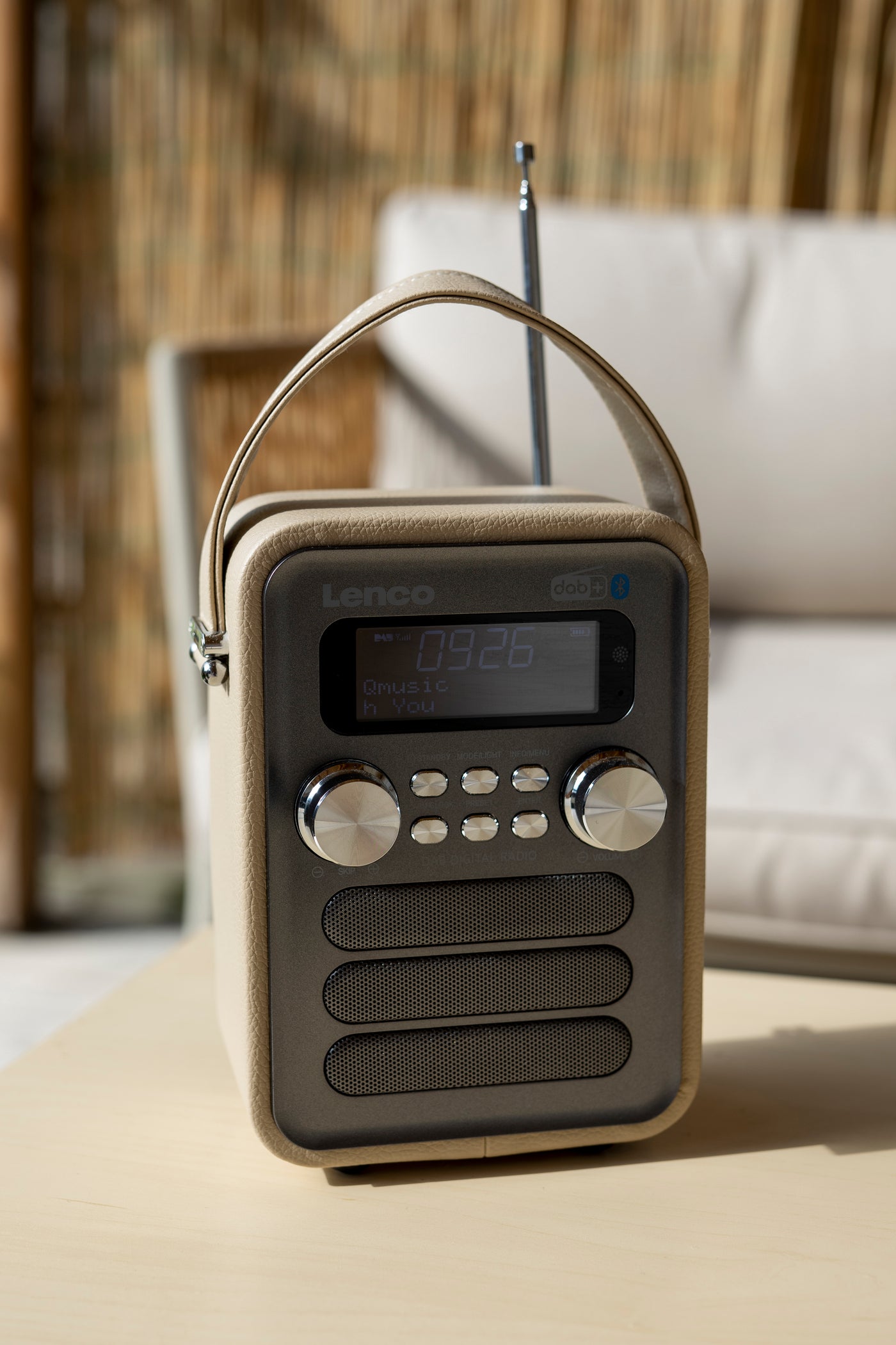 LENCO PDR-051TPSI LENCO - Przenośne radio FM DAB+ z Bluetooth® i wejściem AUX, akumulator - Taupe