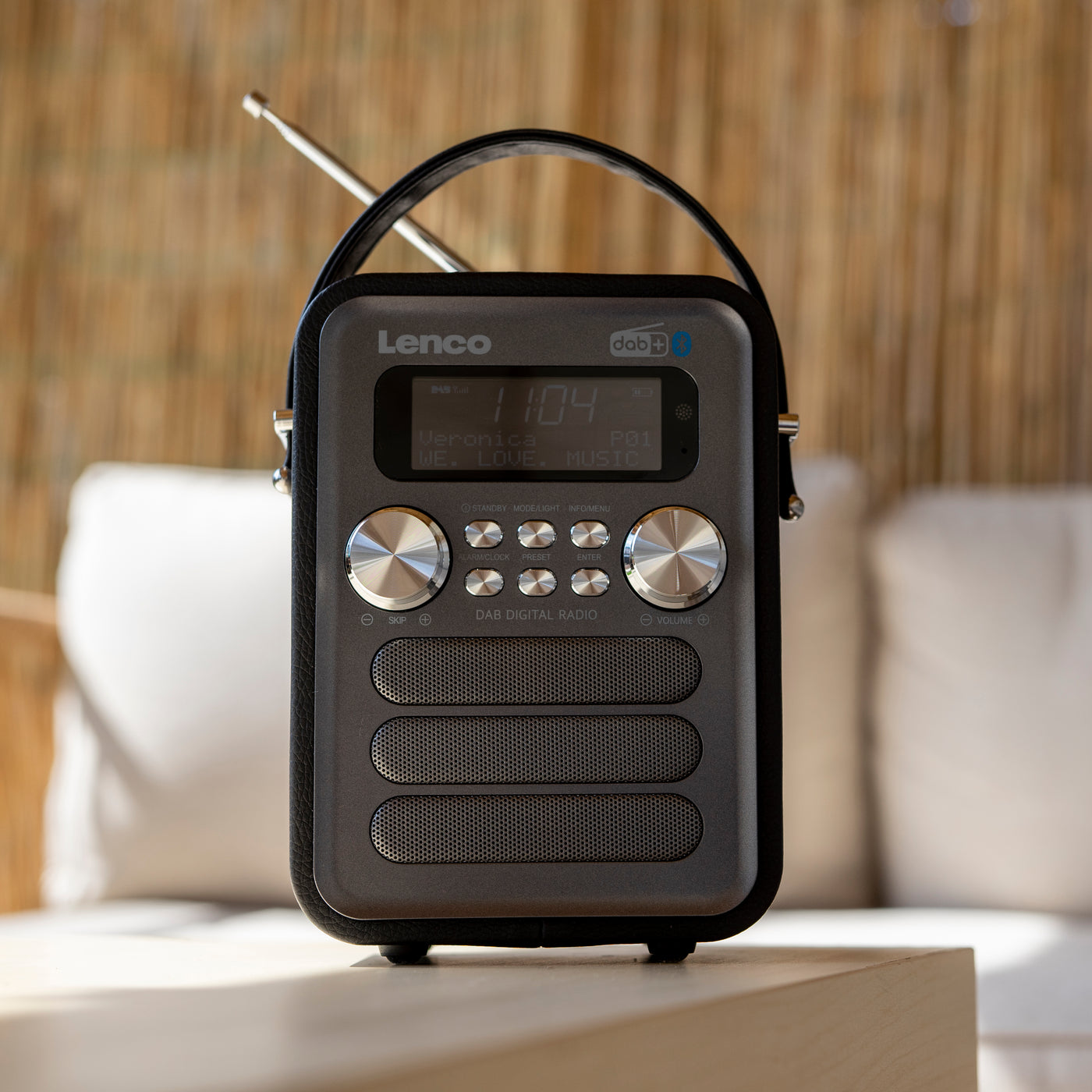 LENCO PDR-051BKSI - Przenośne radio FM DAB+ z Bluetooth® i wejściem AUX, akumulator - Czarny