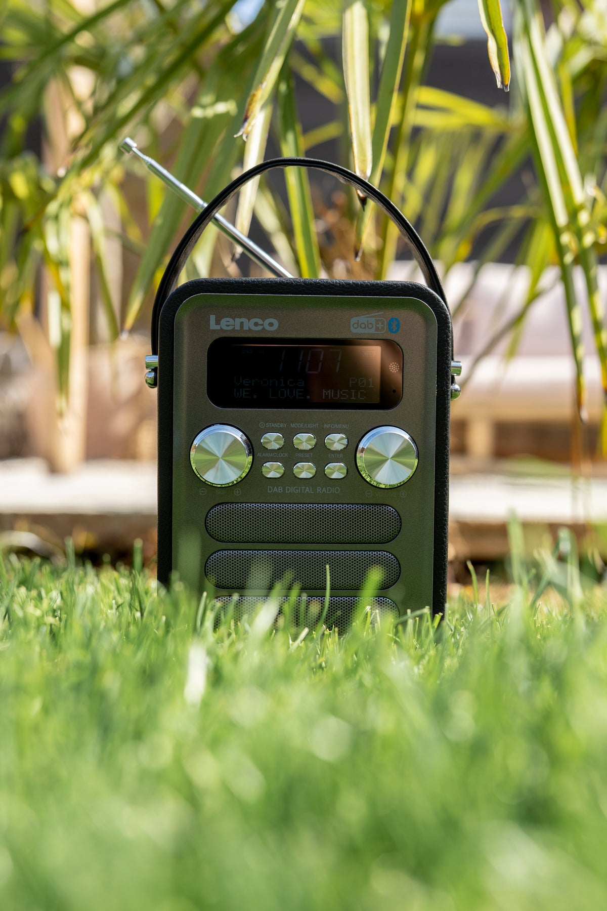with and DAB+ AUX-inp PDR-051BKSI LENCO Portable Bluetooth® Lenco-Catalog FM - – Radio